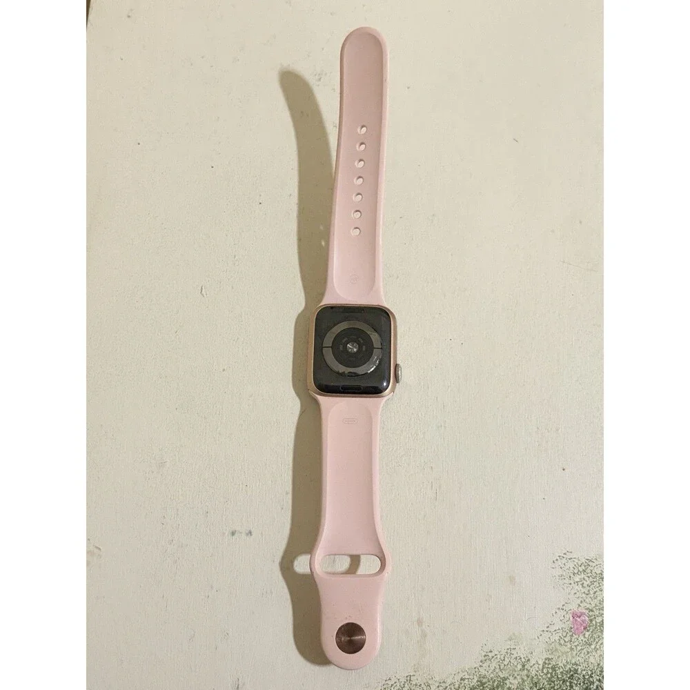 Apple Watch Series 4 40mm 16GB GPS Aluminum Rose Gold Cracked Screen w/ Charger